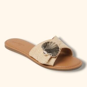 New Universal Thread Nesryn Gold Seashell Accent Sandals In Tan Size Women's 6.5